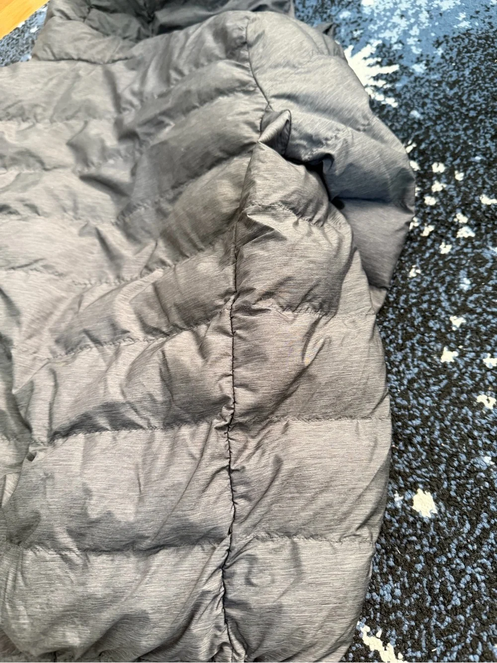 Uniqlo Men's Hooded Puffer Jacket in Gray